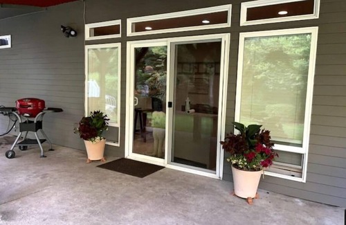 Newberg House | The Cellar @Lively Farmna Family Friendly Hobby Farm Stay