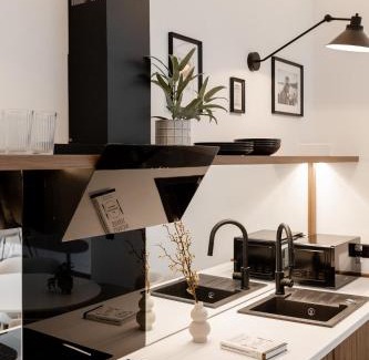Terezvaros Apartment | The Central Modernist Vasvari 6