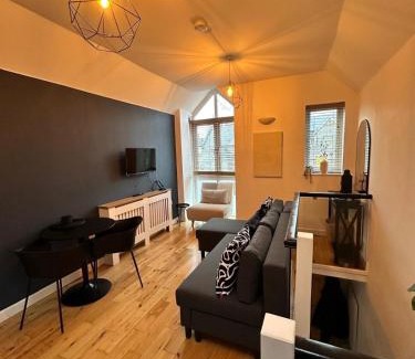 Canton Apartment | The Central Nook - Contactors and Holidaymakers