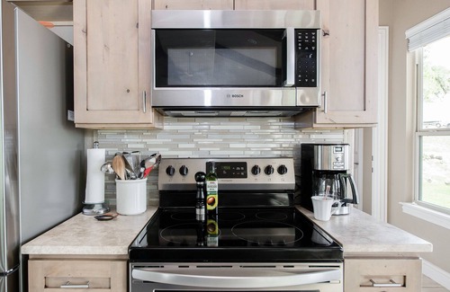 Spring Branch House | The Century Oak: 3-Unit Estate next to Remi's Ridge & Hayes Hollow