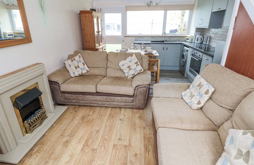 Stackpole Cottage | THE CHALET, family friendly, country holiday cottage in Lamphey
