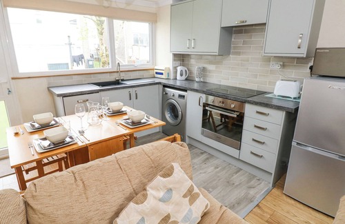 Stackpole Cottage | THE CHALET, family friendly, country holiday cottage in Lamphey