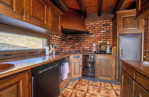 Barboleusaz Ski Chalet | The chalet is located approx. 150 m. from the departure of the Barboleuse gondola which will take yo