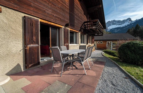 Barboleusaz Ski Chalet | The chalet is located approx. 150 m. from the departure of the Barboleuse gondola which will take yo