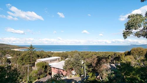 Killcare House | 'The Chalets at Putty Beach' by HolidayCo