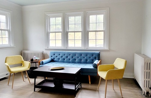Bancroft House | The chanting River Nest w/hot tub