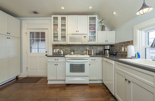 Asheville Apartment | The Chapman House | Pet-Friendly Historic Cottage 2 Minutes from Biltmore Estate!