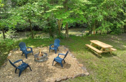 Blue Ridge House | The Chariot - Creek Front with HotTub, Fire Pits, Billiards, EV Charger - Sandalwood Stays