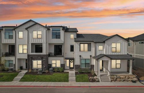 Mountain Green Apartment | The Charleston by Crafty Casitas, near Snowbasin, 2 Kings and a Queen