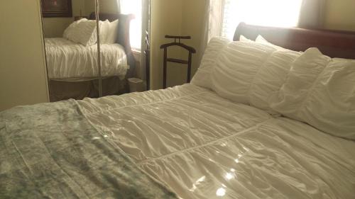 Hendersonville Bed & Breakfast | The Charleston Inn Hendersonville NC
