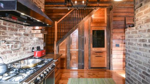 Cannonborough Elliotborough Apartment | The Charlestonian