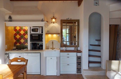 Le Chateau-d'Oleron House | The charm of stone, House and garden, 5 'from the ocean, with 2 bikes, Internet