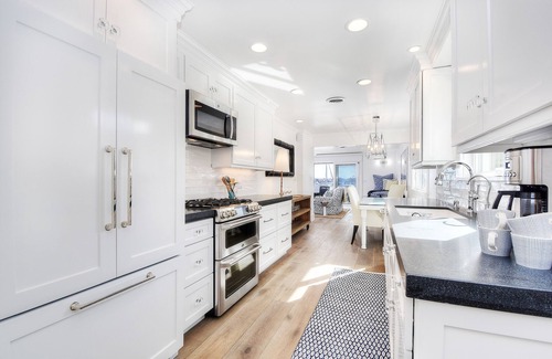 Balboa Island Apartment | The charming Balboa Island Bayfront Beach House