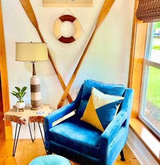 Glenn House | The charming Glenn Cottage! Walk to Lake Michigan!