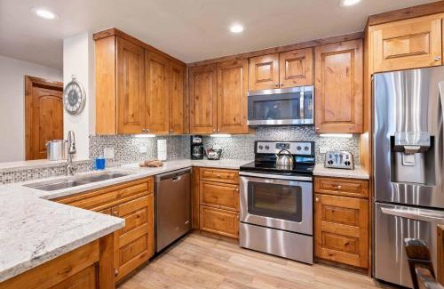 Beaver Creek Apartment | The Charter at Beaver Creek F2505