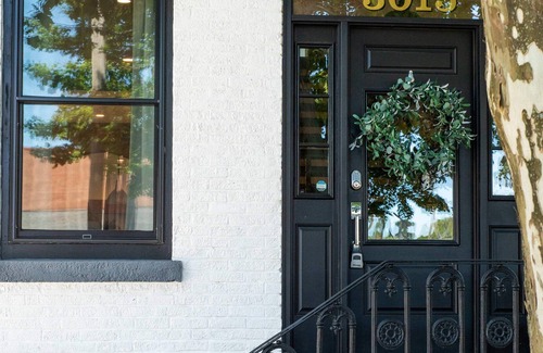 Ohio City House | The Chatham Manor with Carriage House | Chef's Kitchen | Hot Tub