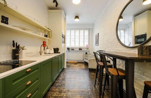 Cathedrals Apartment | The Cheeky Hideaway-Borough- by Frankie Says