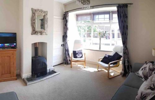 Tettenhall House | The Cheesehouse-sleeps 8-detached house Tettenhall