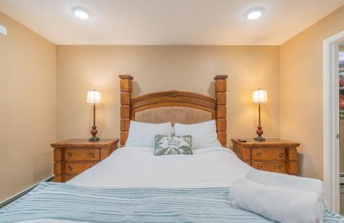 College House | The Chena River House South Suite