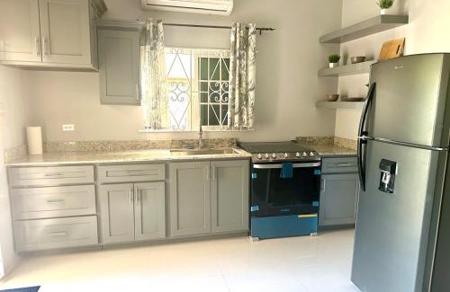 Silver Sands Apartment | The Chic Haven 3 mins to Beach