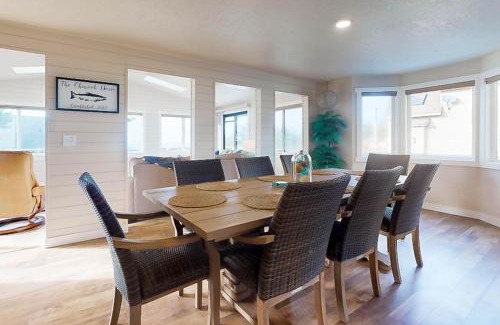 Lincoln Beach House | The Chinook House