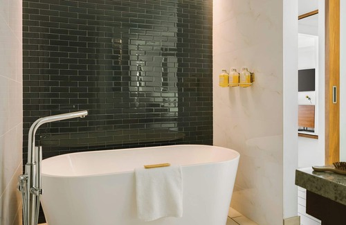 Downtown Hollywood Hotel | The Circ Hotel Hollywood, Sonder by Marriott Bonvoy