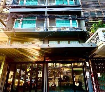 Pom Prap Apartment | The Circle 3