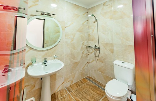 Qafe e Gjashtes Hotel | The City Gate Hotel