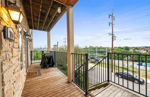 Covington House | The City Staycation Condo - Downtown Cincy Views