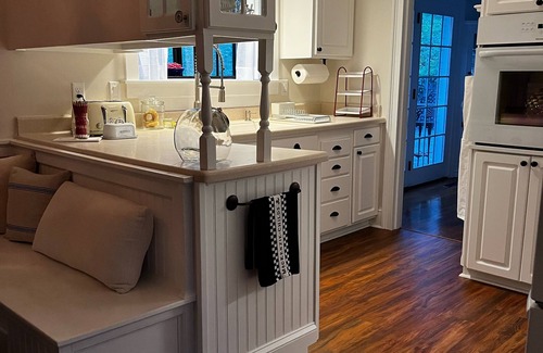 East Ridge House | The Claremont Cottage