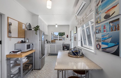 Ngunguru Cottage | The classic Kiwi Bach, love the lifestyle !