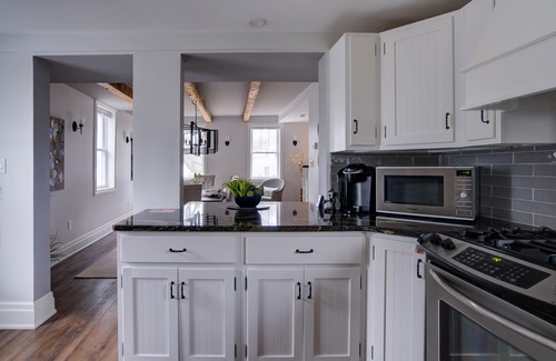 St. Davids House | The Clement House est 1786, backing onto the Ravine Vineyard Estates Winery
