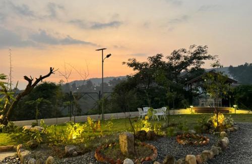 Bullawala Villa | The Cliff House, 3BR LUX Villa 2km to Rajpur Road