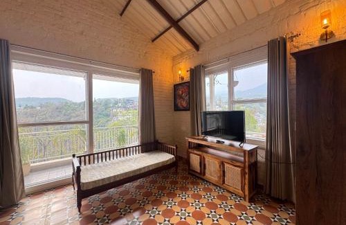 Bullawala Villa | The Cliff House, 3BR LUX Villa 2km to Rajpur Road