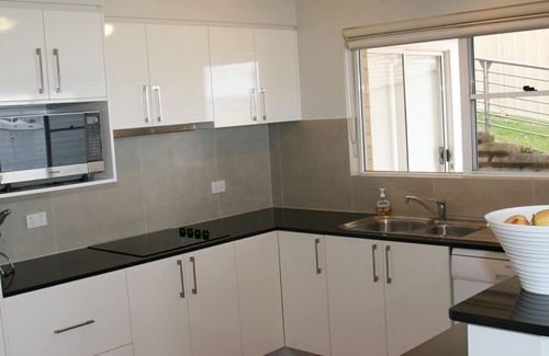 Soldiers Point Apartment | The Clippers, 1/131 Soldiers Point Road - fabulous waterfront unit