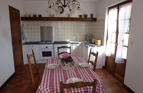 Trebes Apartment | The CLOS MARIE: 140 m2 apartment with terrace and garden