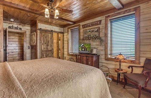 Chalet Village North Cabin | The Cloud 9 Lodge-Wedding and Vacation Destination