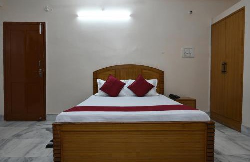 Patna Hotel | The Clovers Inn Boring Road