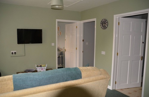 Leominster House | The Coach House - 5 min walk from the Market Town