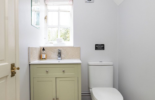 Box Apartment | The Coach House