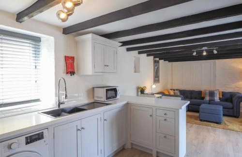 Newcastle Emlyn House | The Coach House Newcastle Emlyn