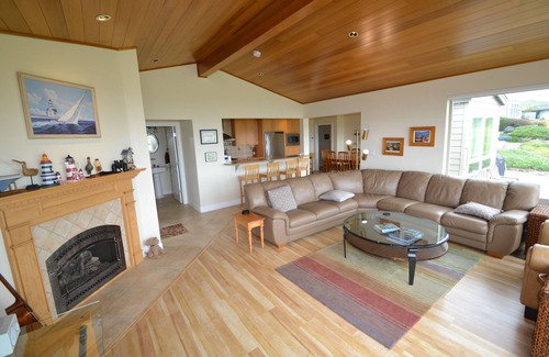 Bodega Bay House | “The Coast is Clear” Beautiful Views, Steps To Beach, Remodeled, Game Room!
