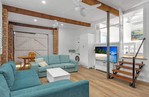 St. Georges Basin House | The Coastal House by Jervis Bay Breaks