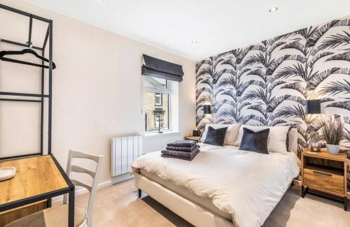 Skipton House | 'The Cobbles' - central, stylish, garden, views