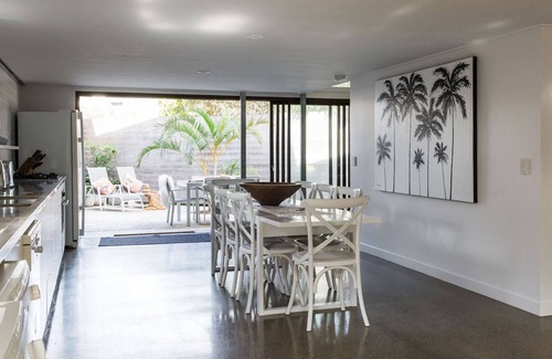 Sunshine Beach Villa | The Coconut Palm TWO - beach, cafes and pet friendly