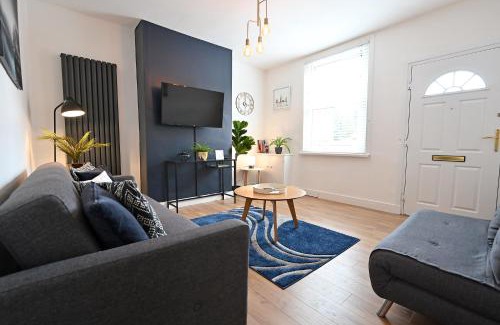 City Centre House | The Coffee Pot Cottage in Town Centre FREE Parking