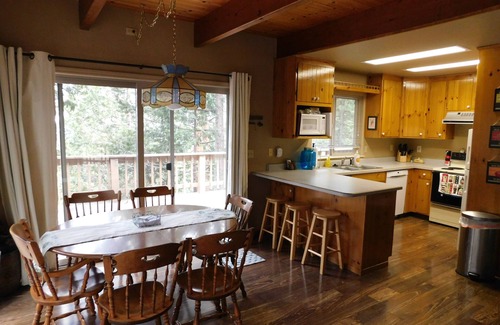 Cold Springs Cabin | The Cold Fisherman 297 4 Bedroom Cabin by Redawning