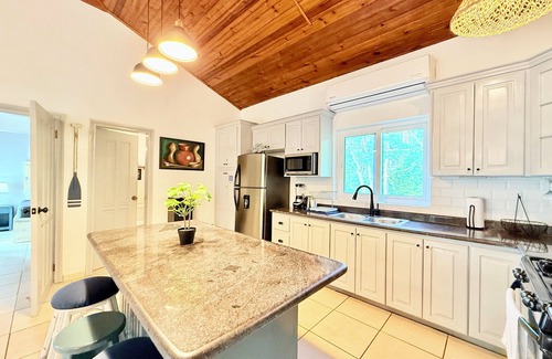 West End Apartment | The Colibri Lodge @ Sunset Villas, West End