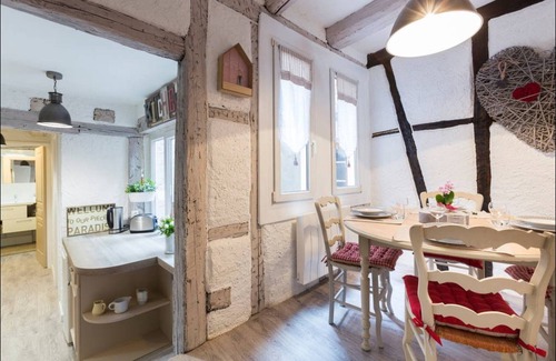 Old Town Apartment | THE COLMAR HYPER CENTER TANKERS WORKSHOP
