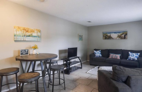 Pascagoula Apartment | The Colonial Cove: Your Relaxing Gulfside Getaway